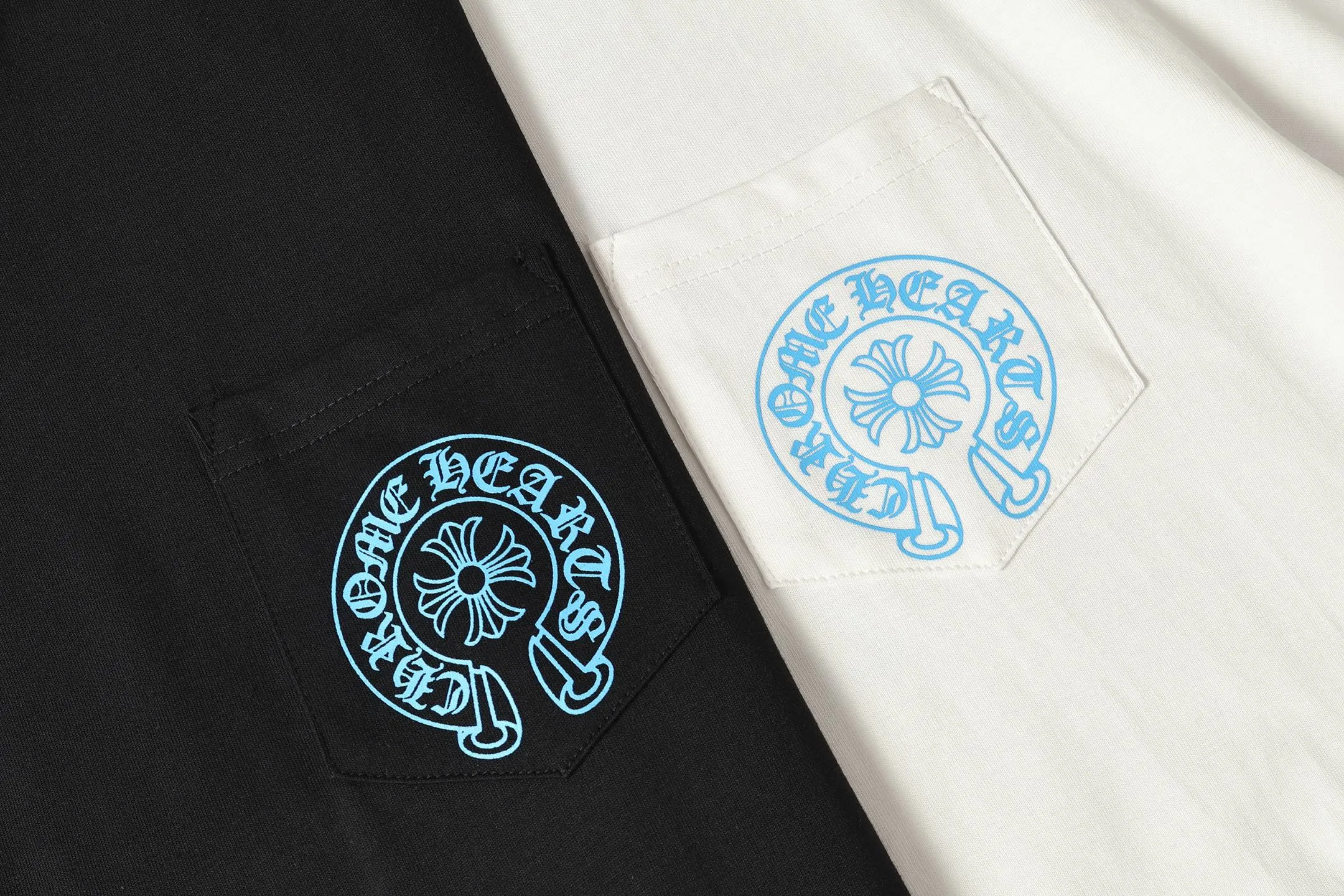 P150 Cross-border running quantity model, please do not place an order if you are pursuing quality - Chrome Hearts/Chrome Heart Cross Sanskrit short-sleeved T-shirt - High weight, high density and high quality. The wool is soft, delicate and skin-friendly. It feels soft and silky. It has excellent warmth and skin-friendly properties. - Customized weaving and dyeing, no color difference. No matter the fabric or workmanship details, it is better than the ordinary version on the market. -Colour: black white -Size: S M L XL